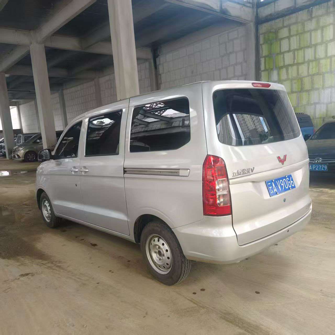 Wuling Hongguang V 5