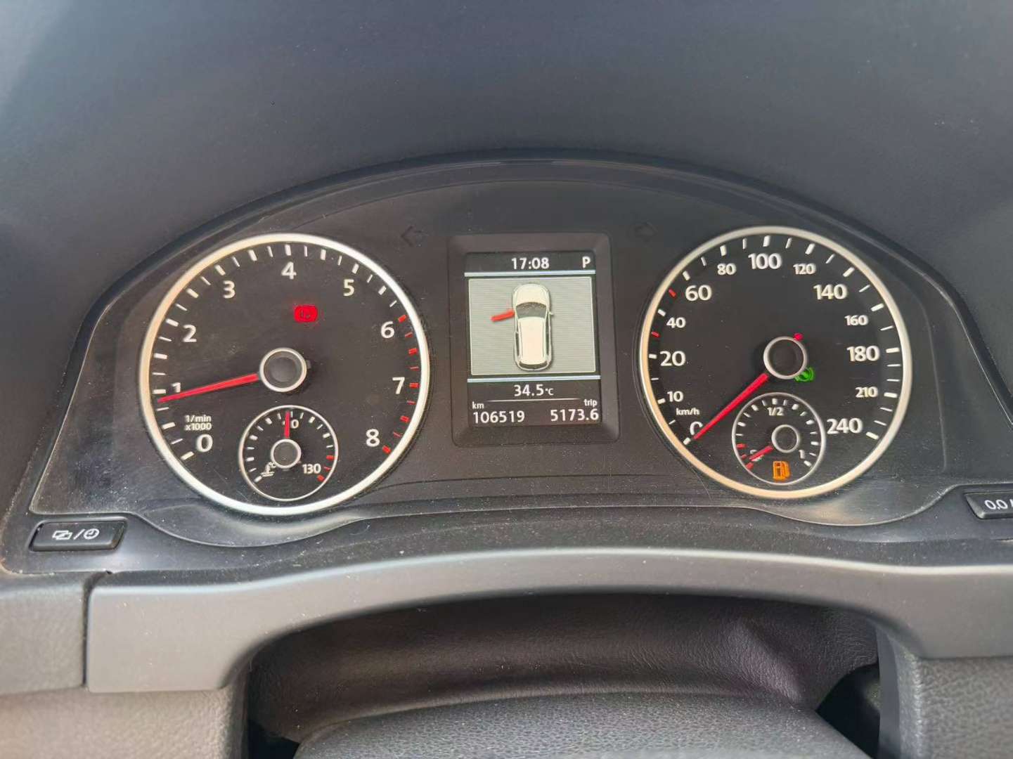 Volkswagen Tiguan 2015 1.8 Luxury 9