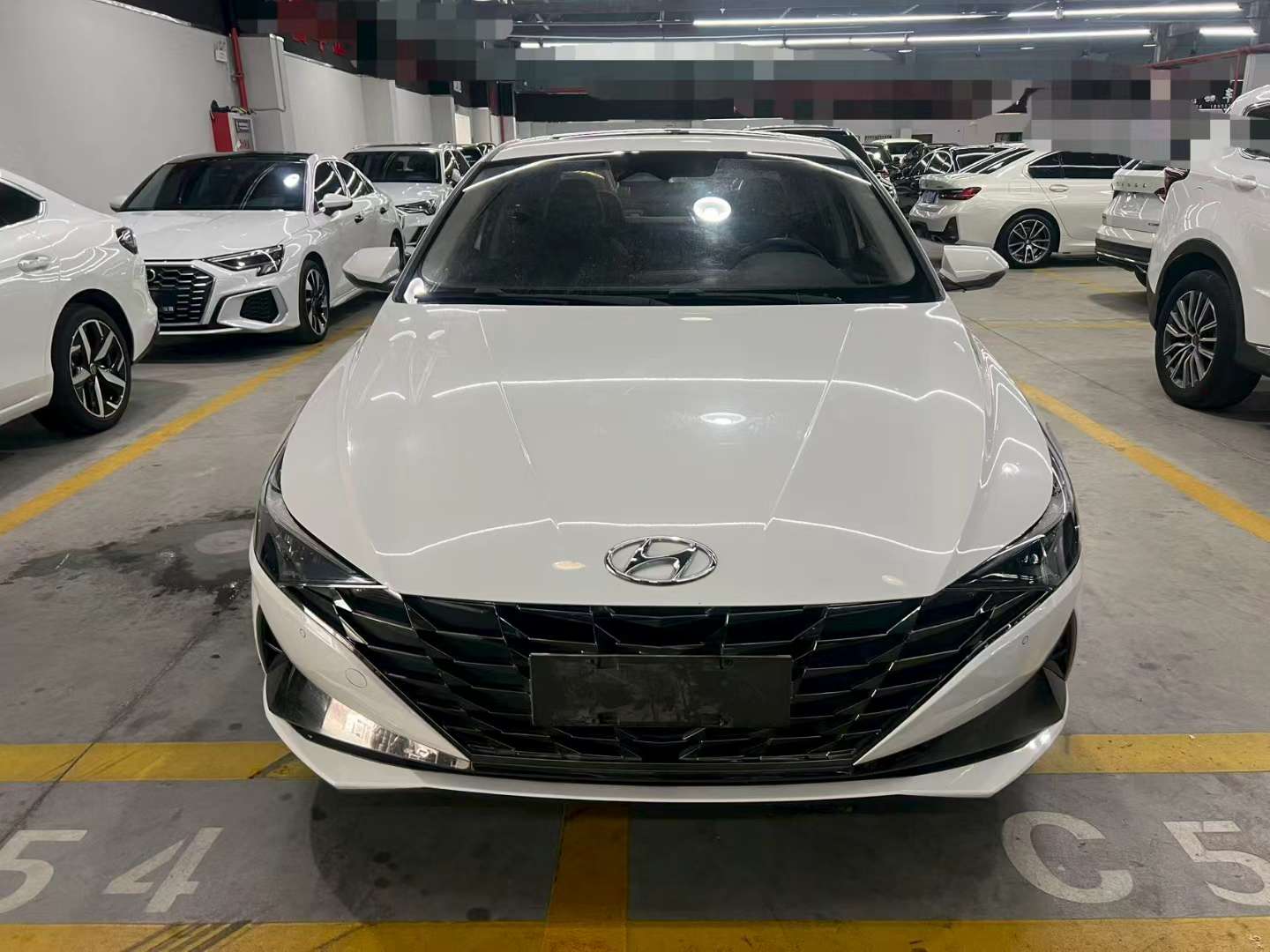 Hyundai Elantra 2022 1.5L LUX Premium 2