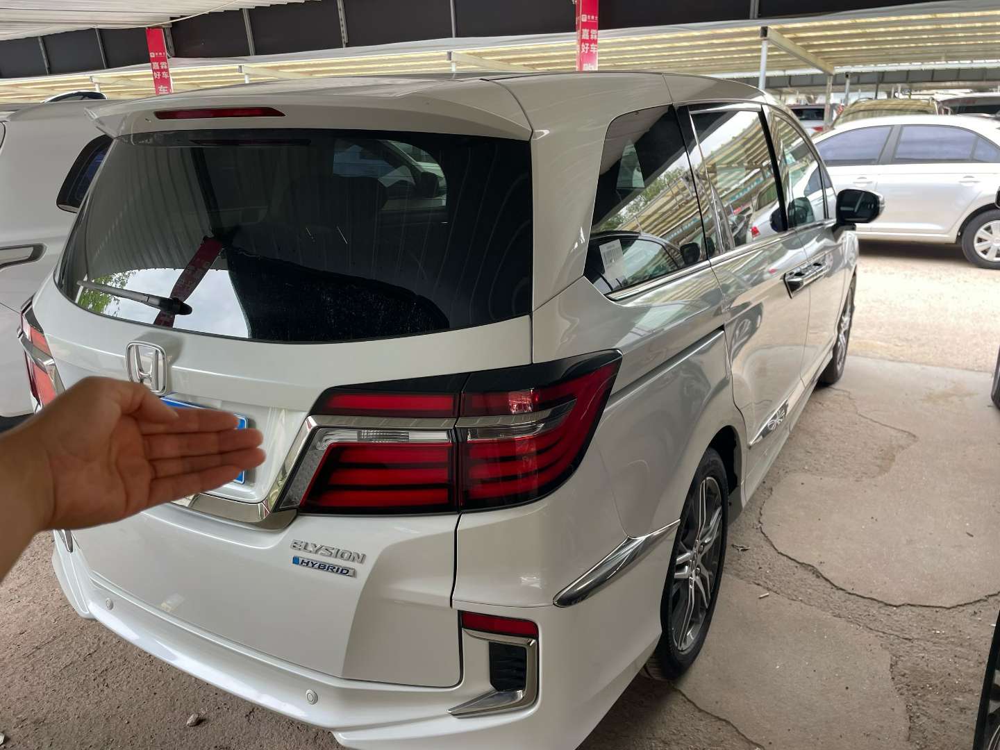 Honda Elysion Hybrid Supreme Top Trim 6