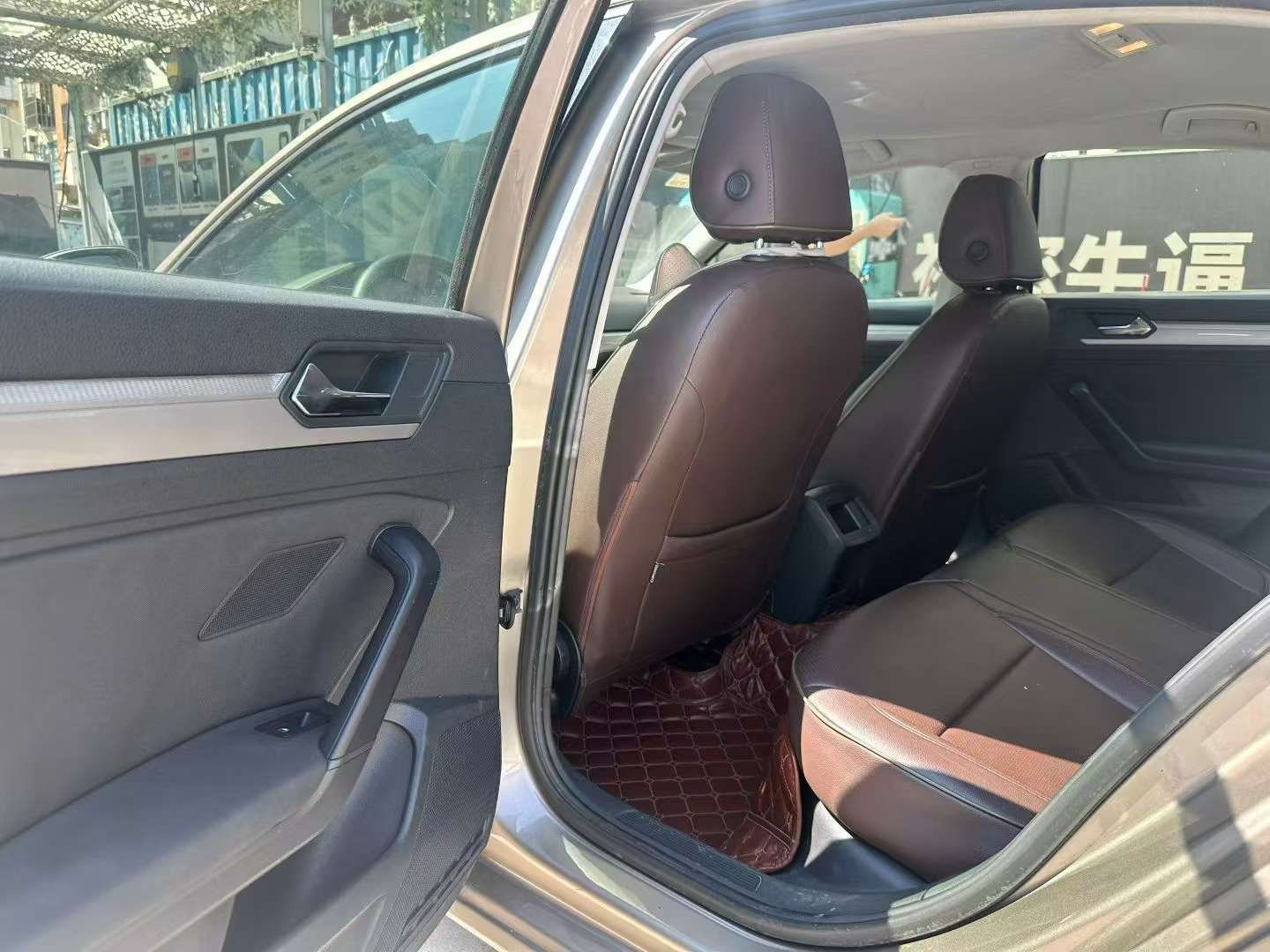 Volkswagen Lamando 230TSI DSG Style Edition 5