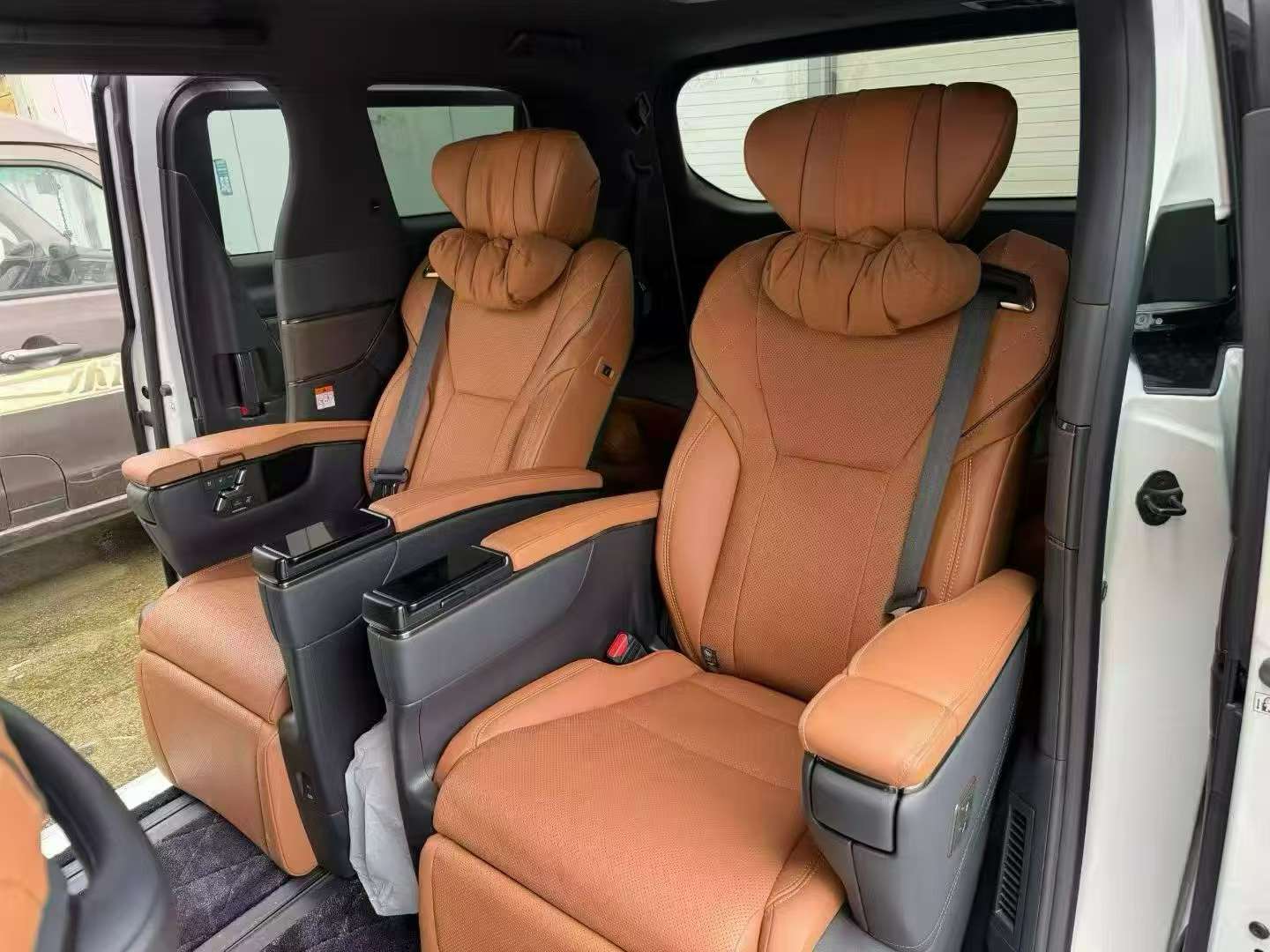 Toyota Vellfire 2024 2.5 CVT Supreme Edition 6
