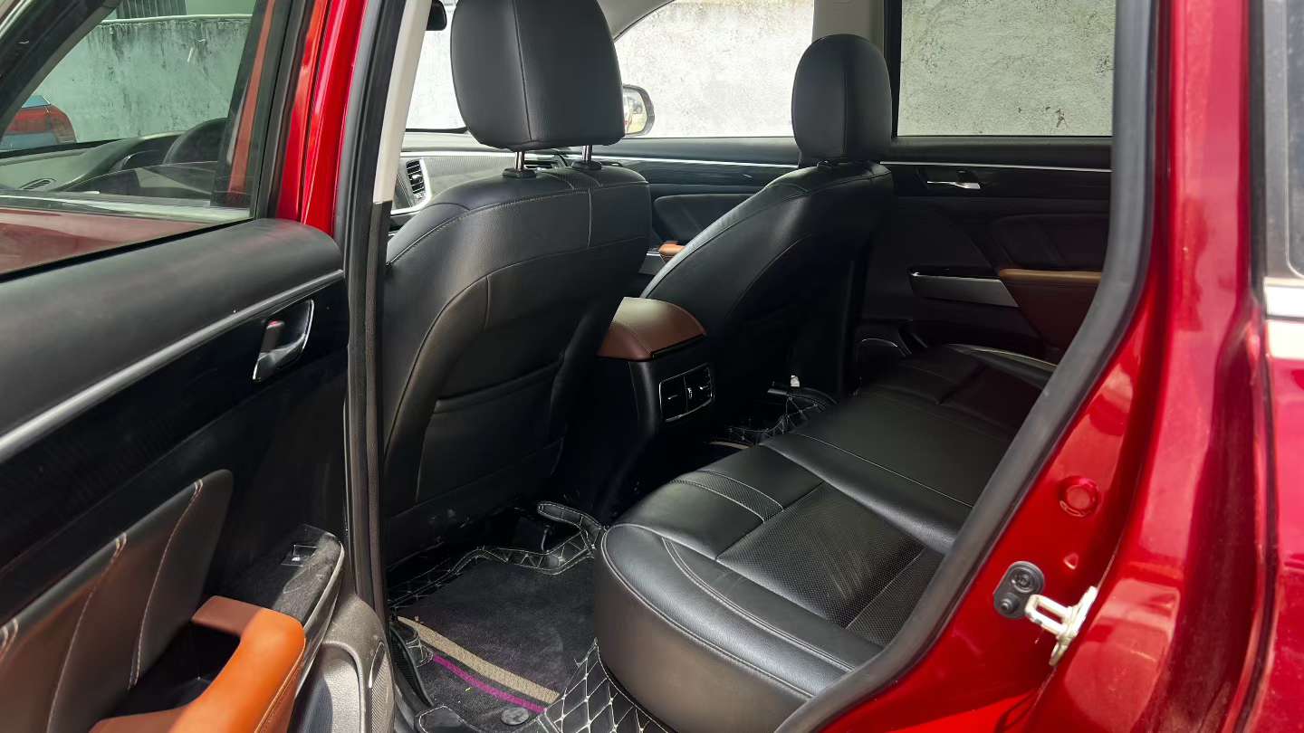 GAC Trumpchi GS7 2.0T Luxury 5-Seater 6