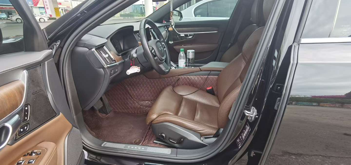 Volvo S90 4