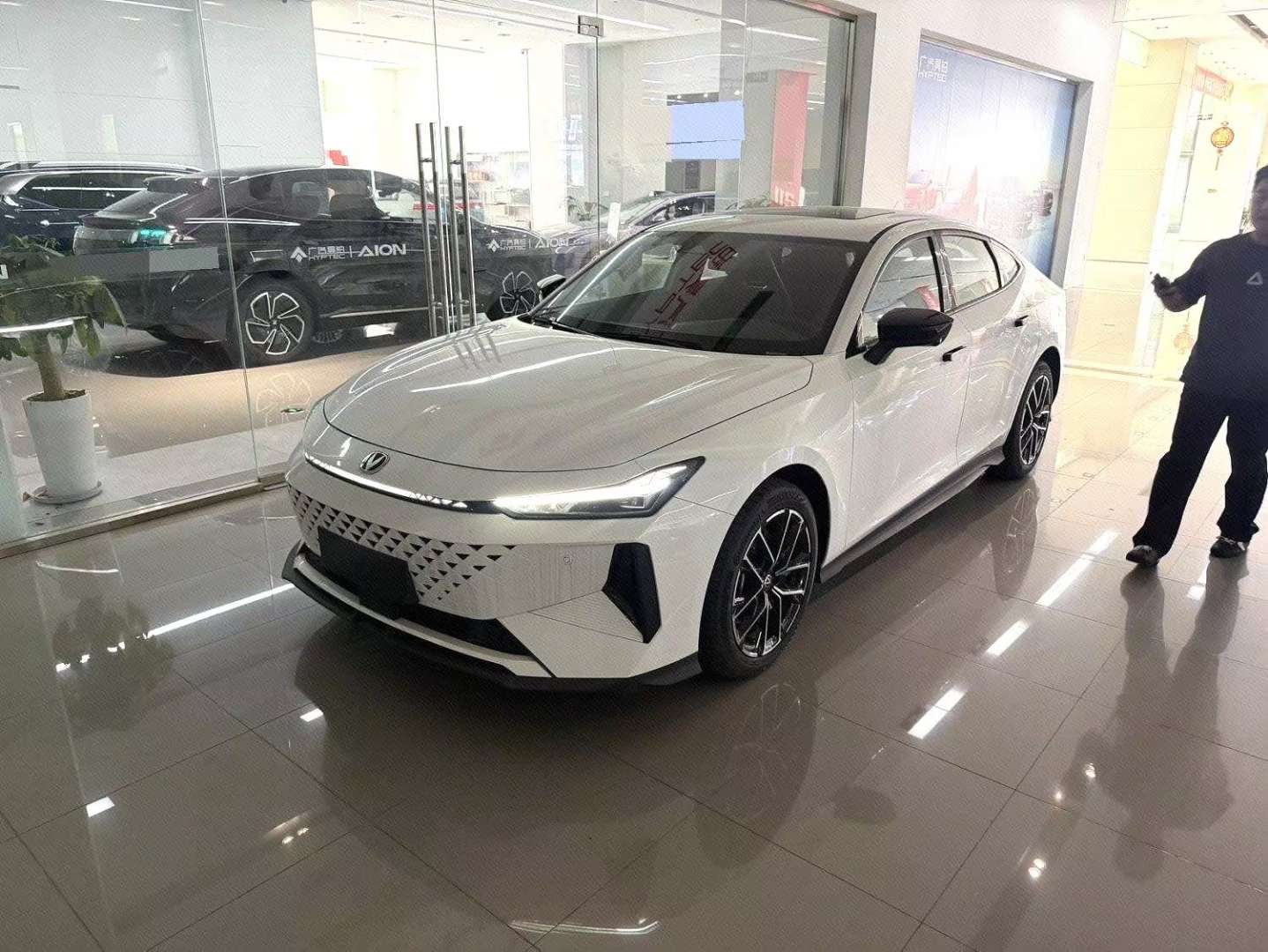 Changan UNI-V iDD 1.5 CVT BlueCore 136KM 3
