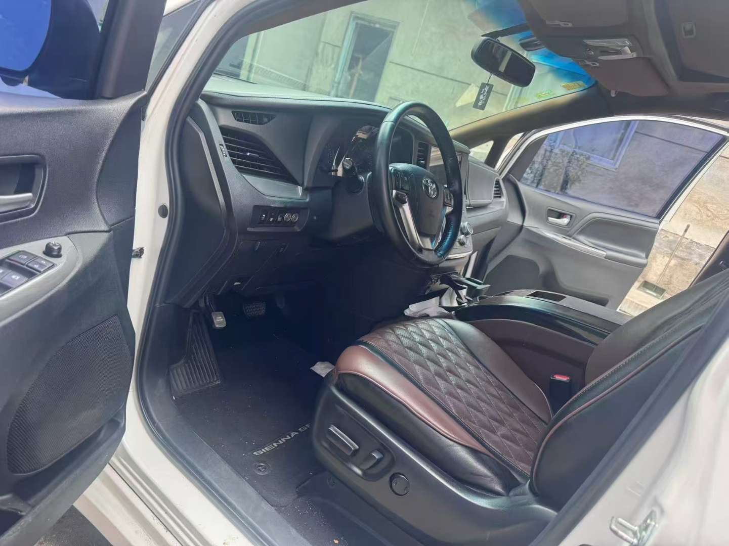 Toyota Sienna 2