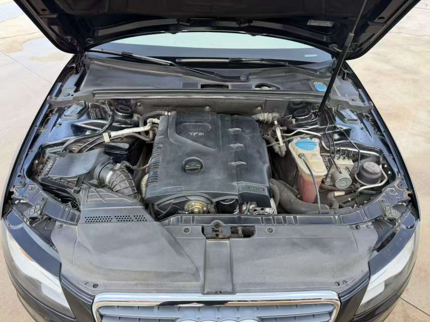 Audi A4 2.0T Automatic 9