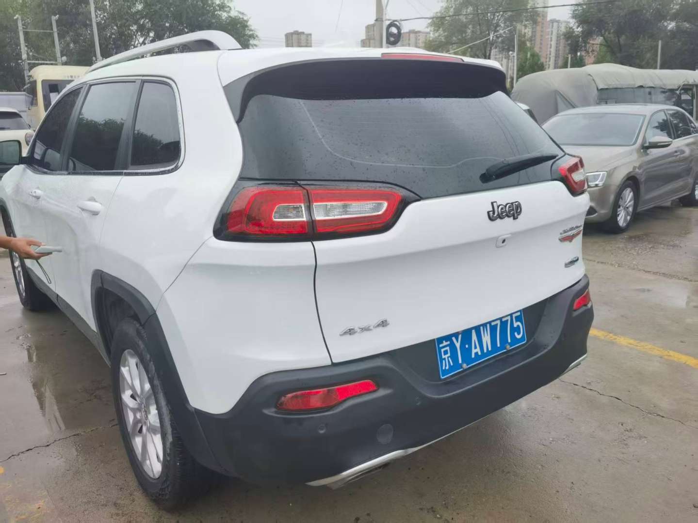 Jeep Cherokee 4