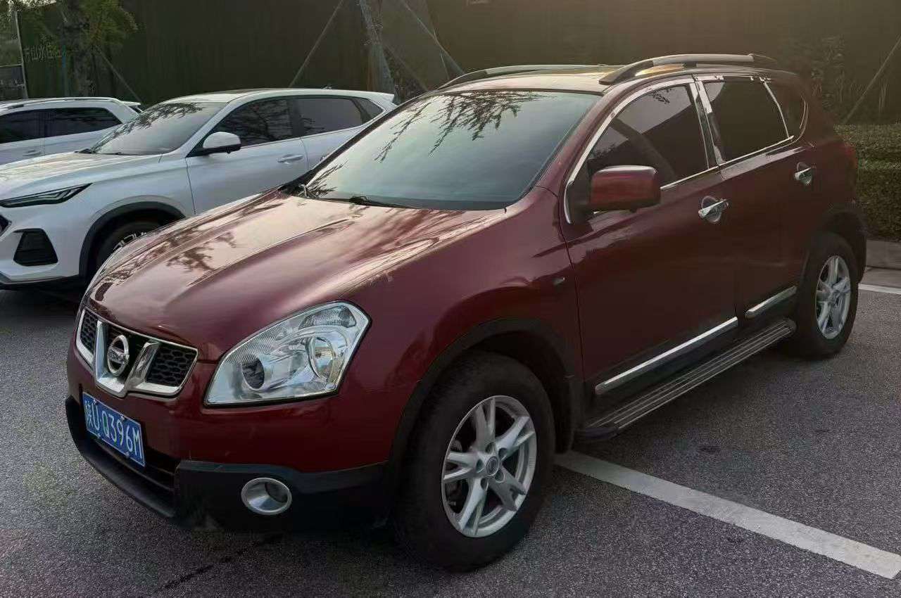 Nissan Qashqai 2011 Automatic with Sunroof 2