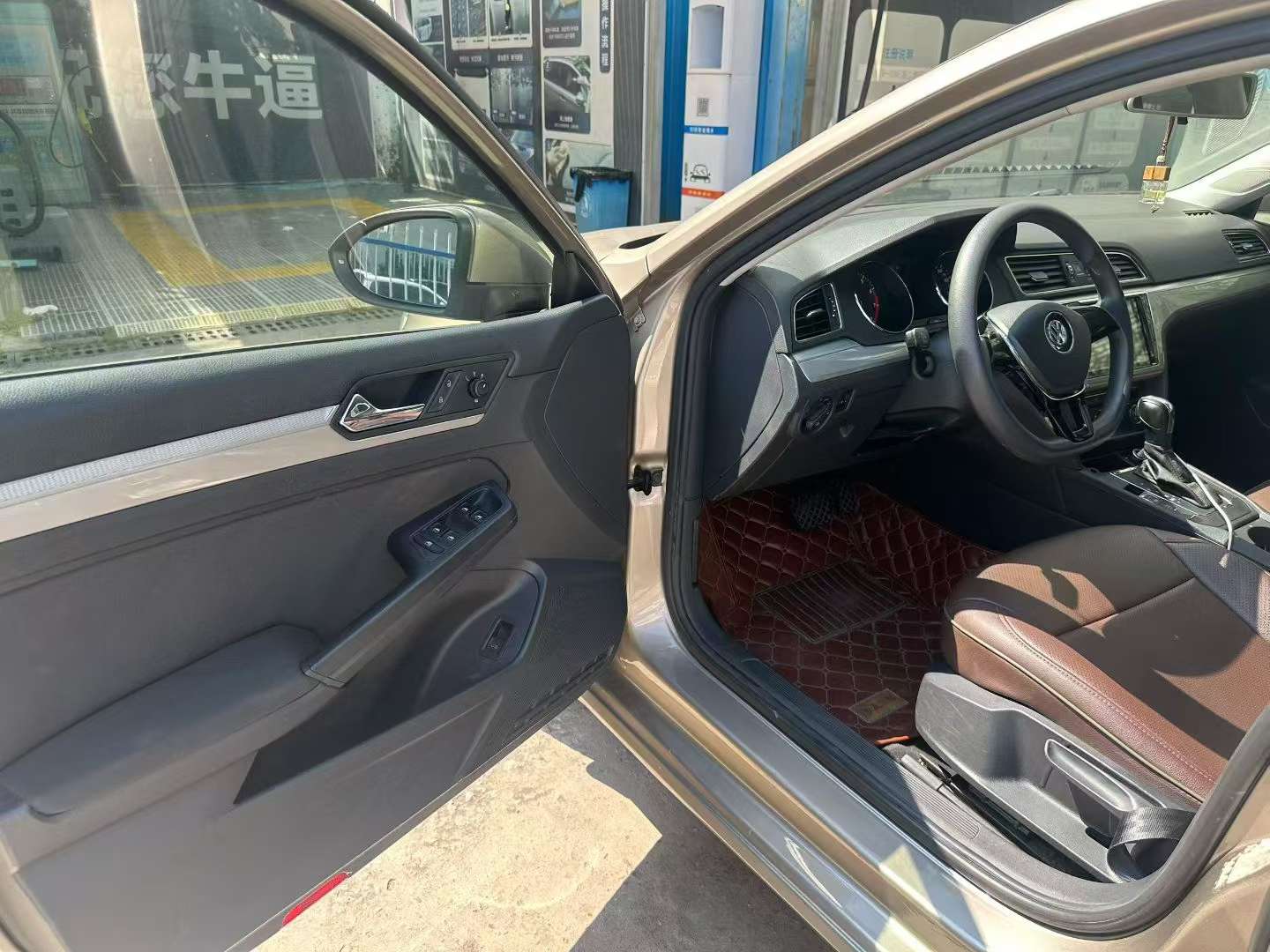 Volkswagen Lamando 230TSI DSG Style Edition 4
