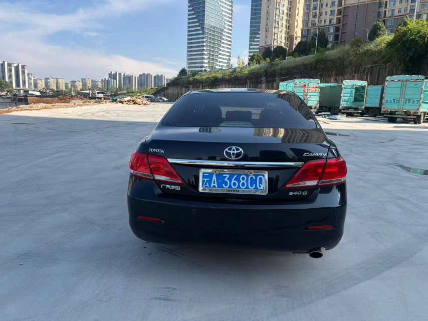 Toyota Camry 4