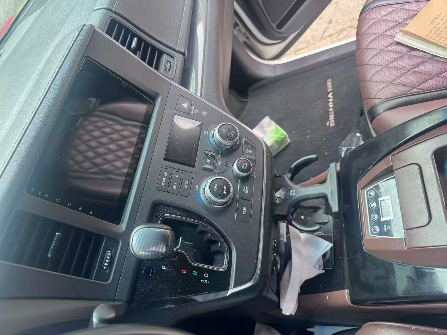 Toyota Sienna 4