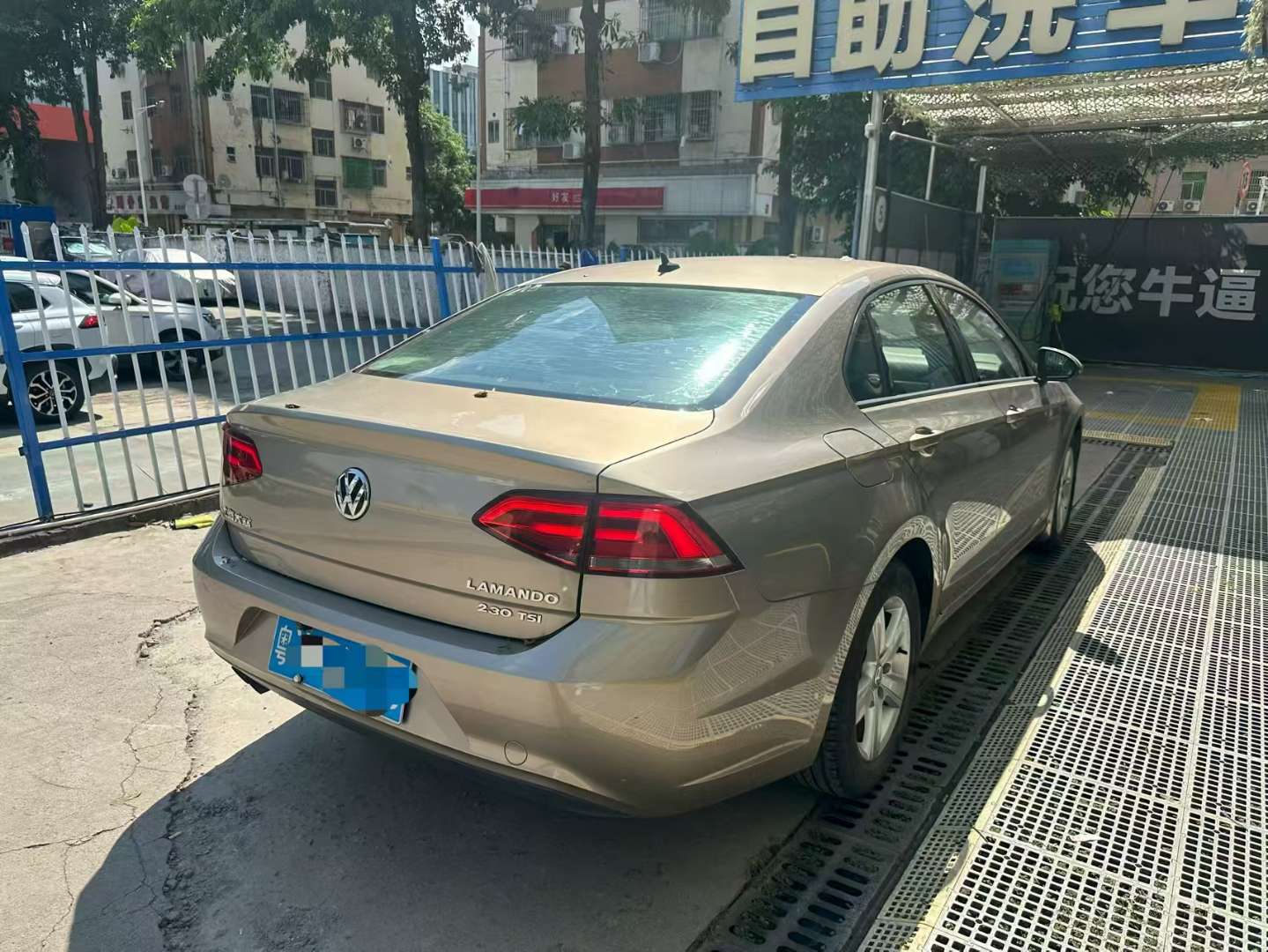Volkswagen Lamando 230TSI DSG Style Edition 3