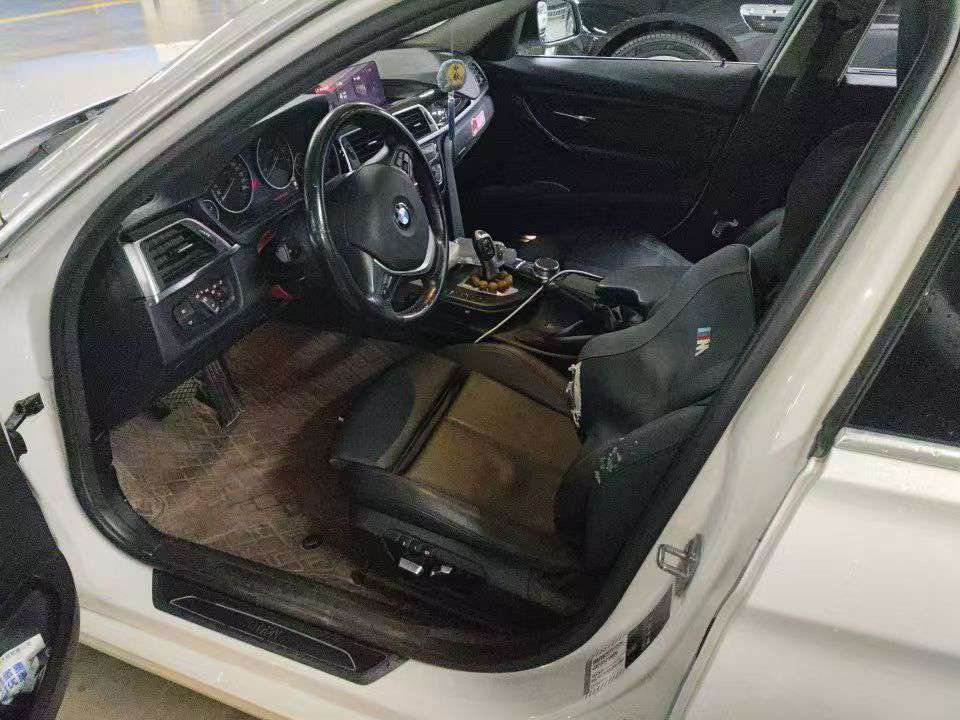 BMW 3 Series 320Li Sport 5