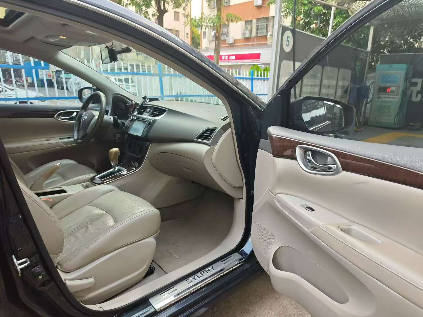 Nissan Sylphy 1.6L XL CVT Luxury Edition 6