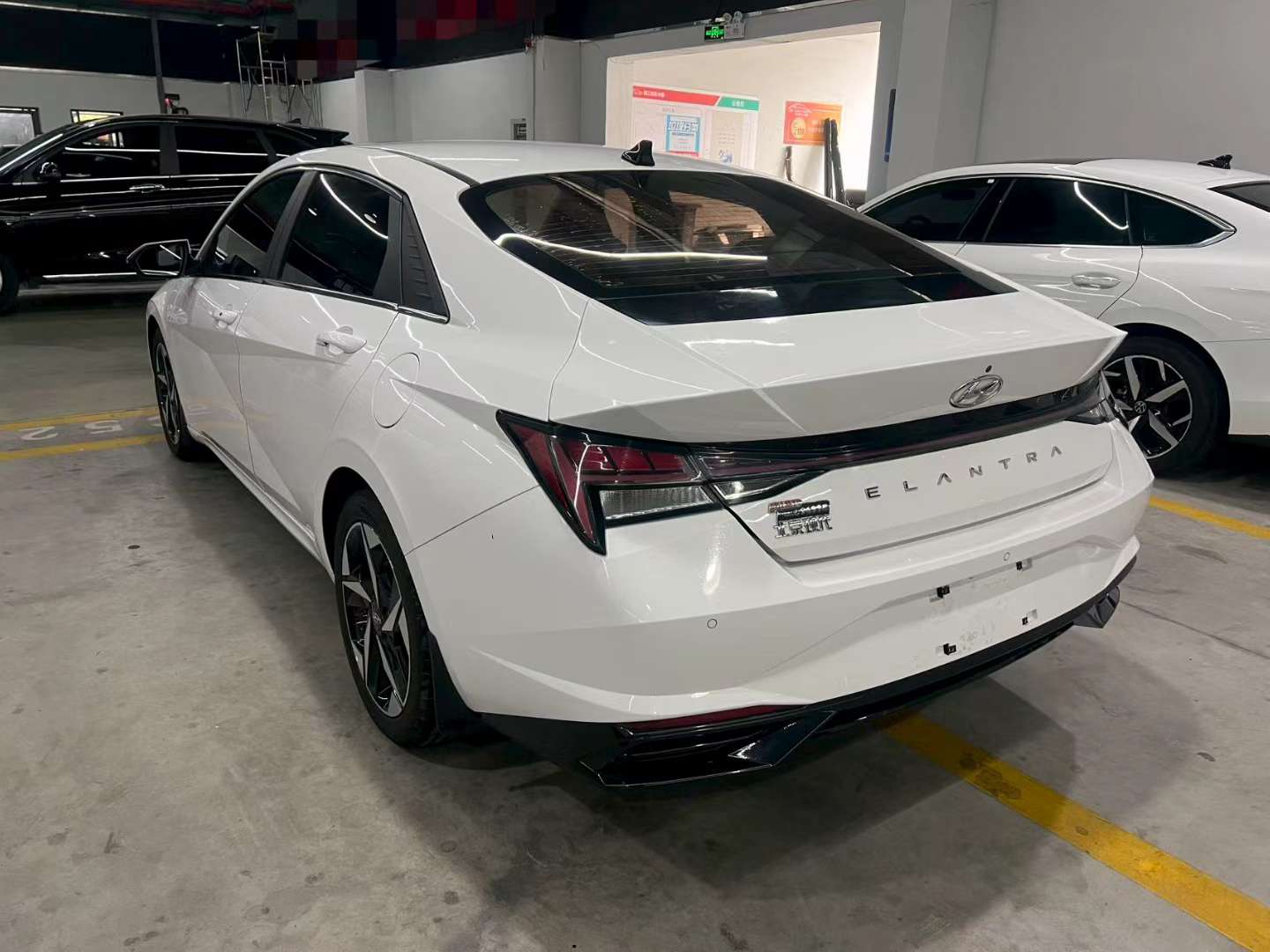 Hyundai Elantra 2022 1.5L LUX Premium 7