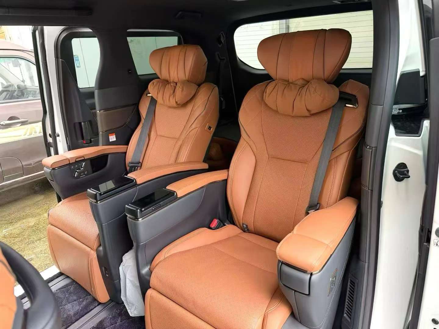Toyota Vellfire 2024 2.5 CVT Supreme Edition 4