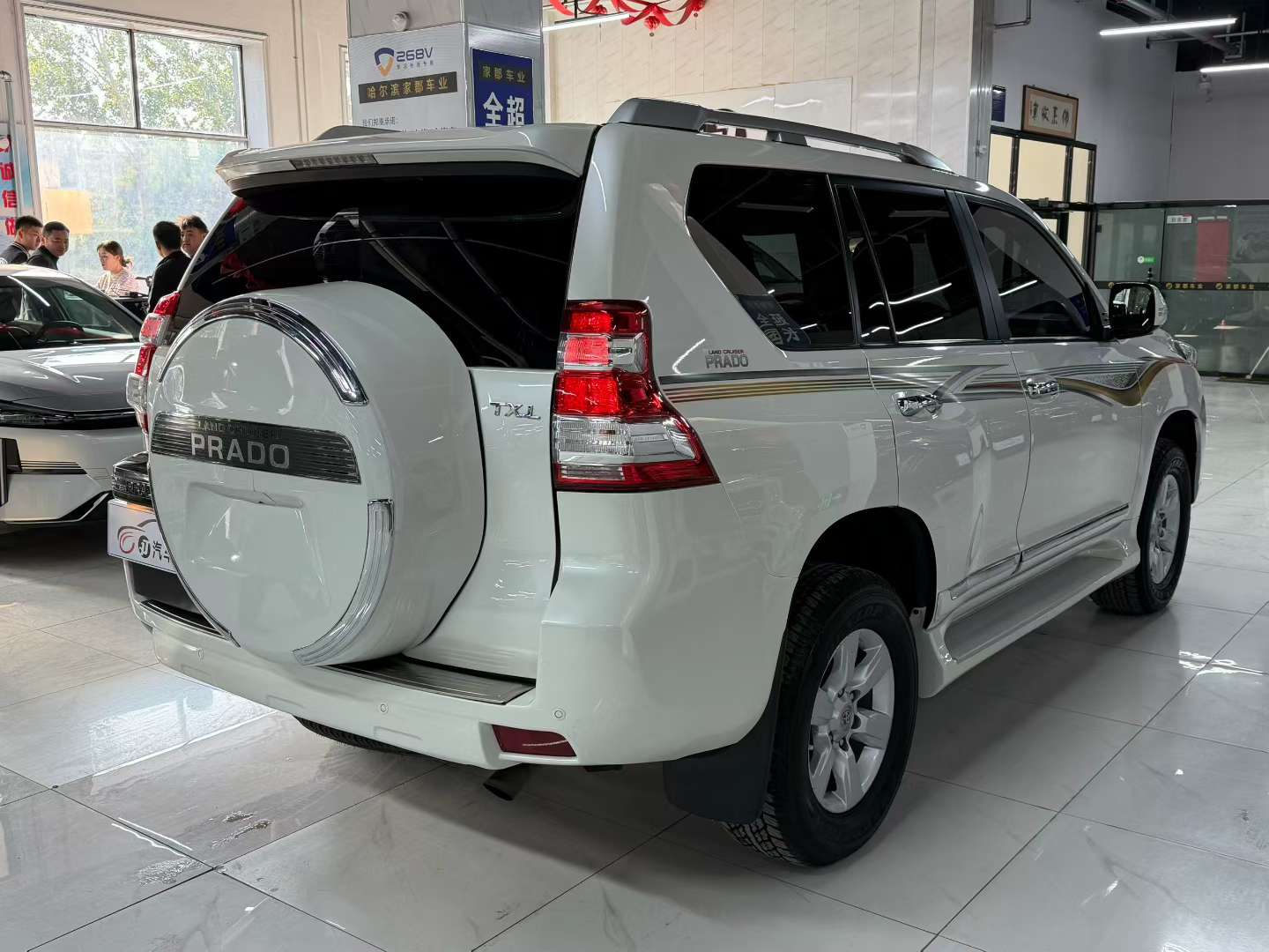 Toyota Prado 2015 2.7L Middle East Version 9 Airbags Refrigerator 4