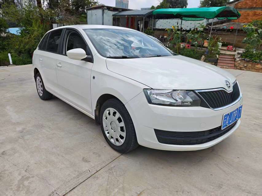 Skoda Rapid 1.6L Automatic 3