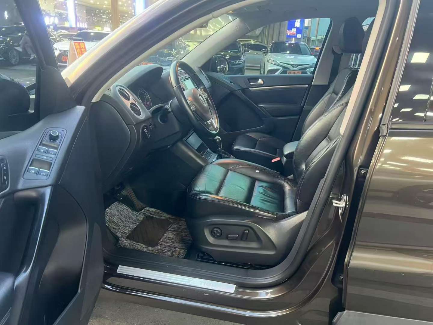 Volkswagen Tiguan 1.8T AWD Comfort Edition 4
