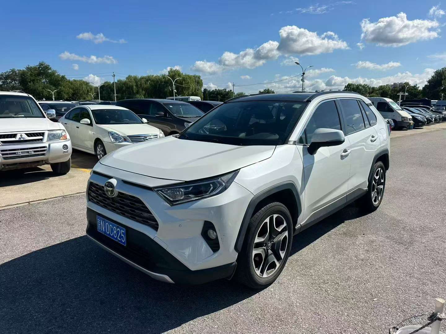 Toyota RAV4 2.0L Automatic Panoramic Sunroof