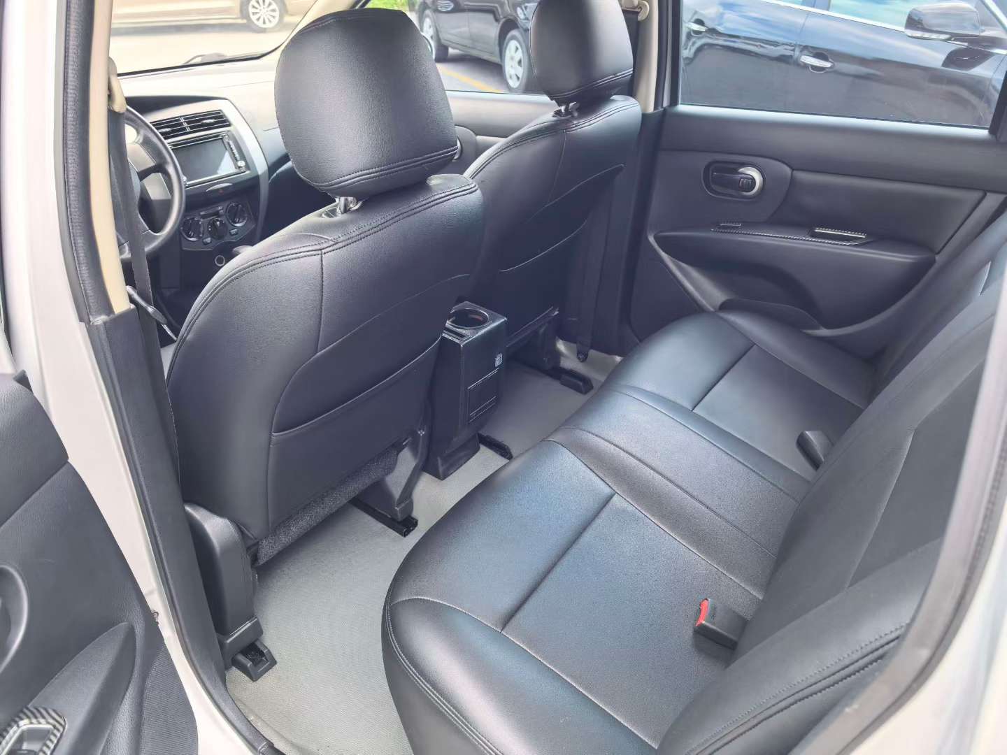 Nissan Livina 3