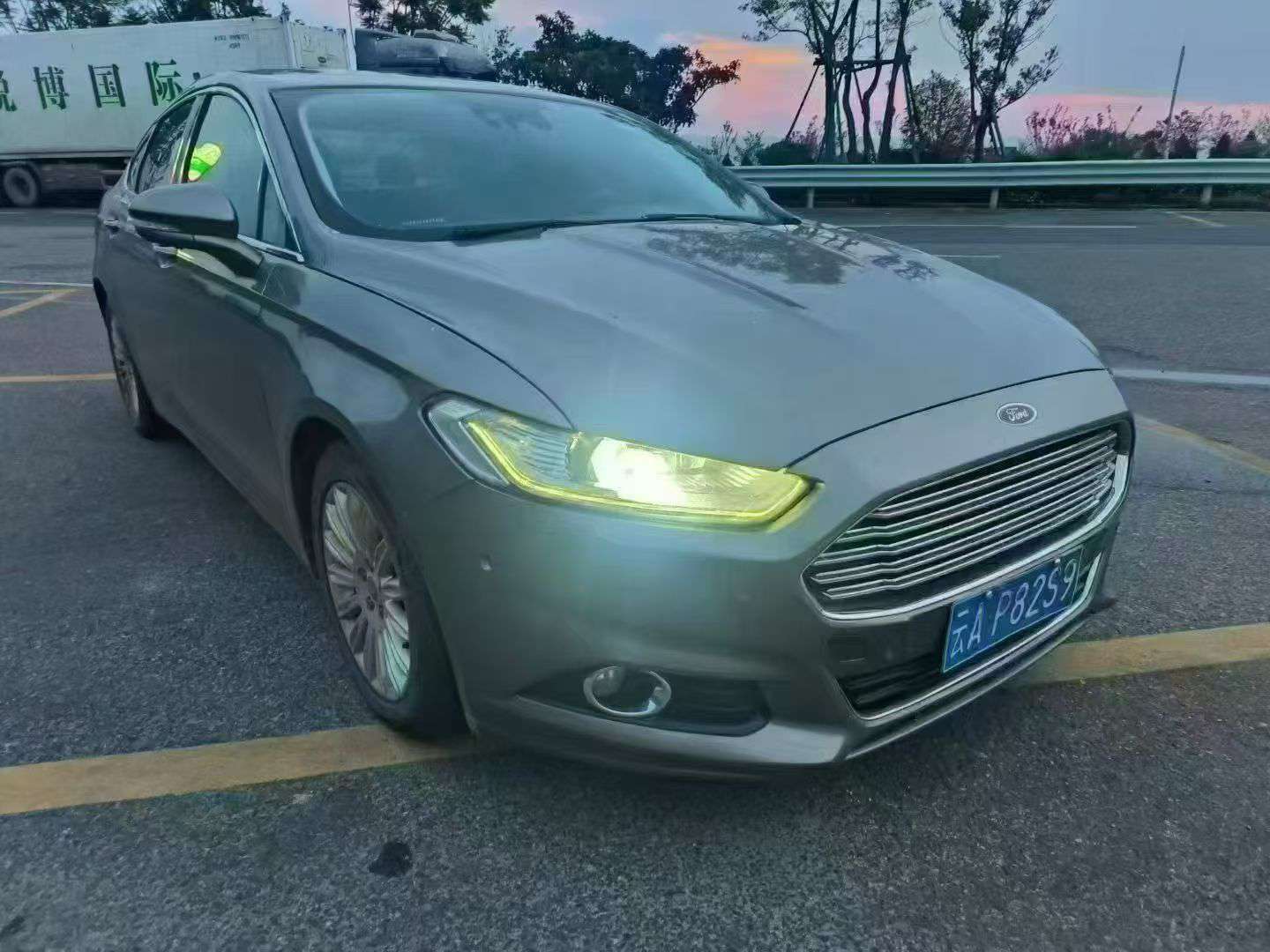 Ford Mondeo 2.0T Luxury 2