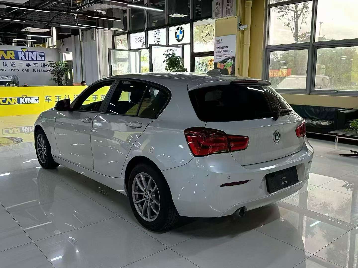 BMW 1 Series 118i Leading Edition 5
