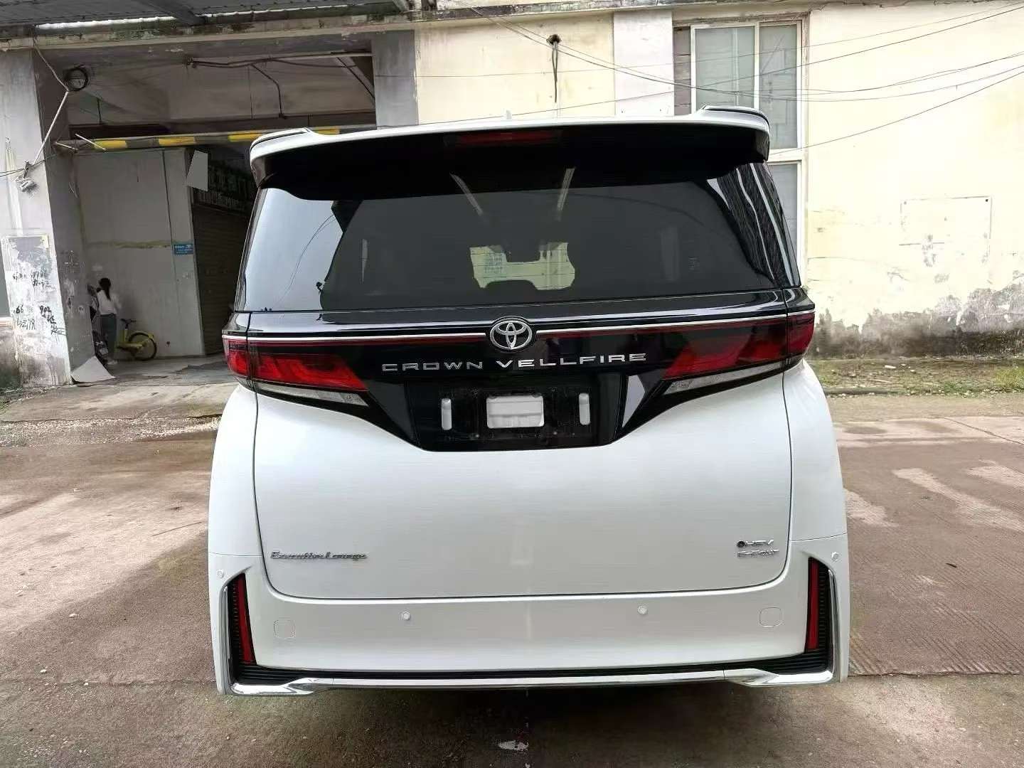 Toyota Vellfire 2024 2.5 CVT Supreme Edition 2
