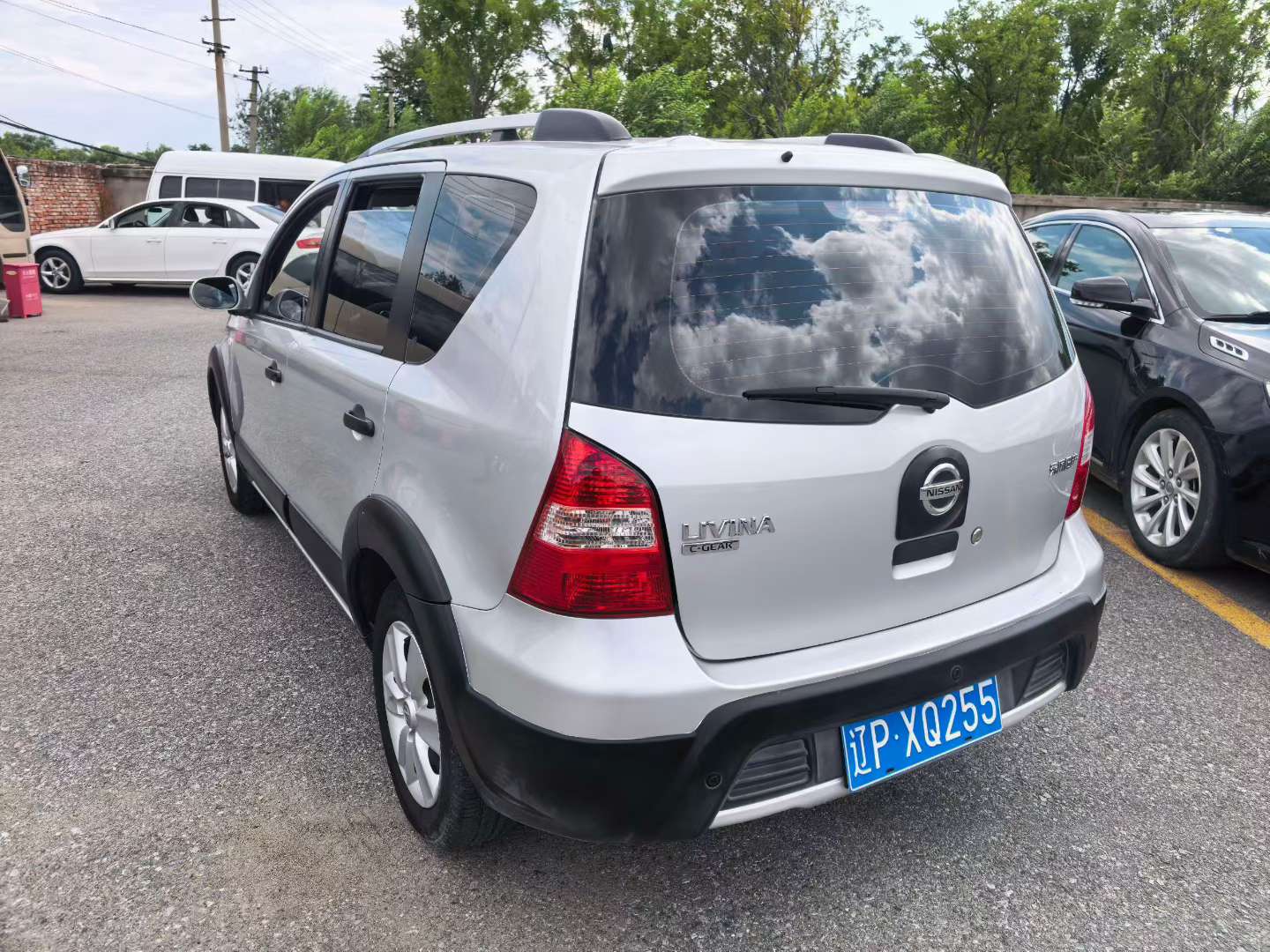 Nissan Livina 4