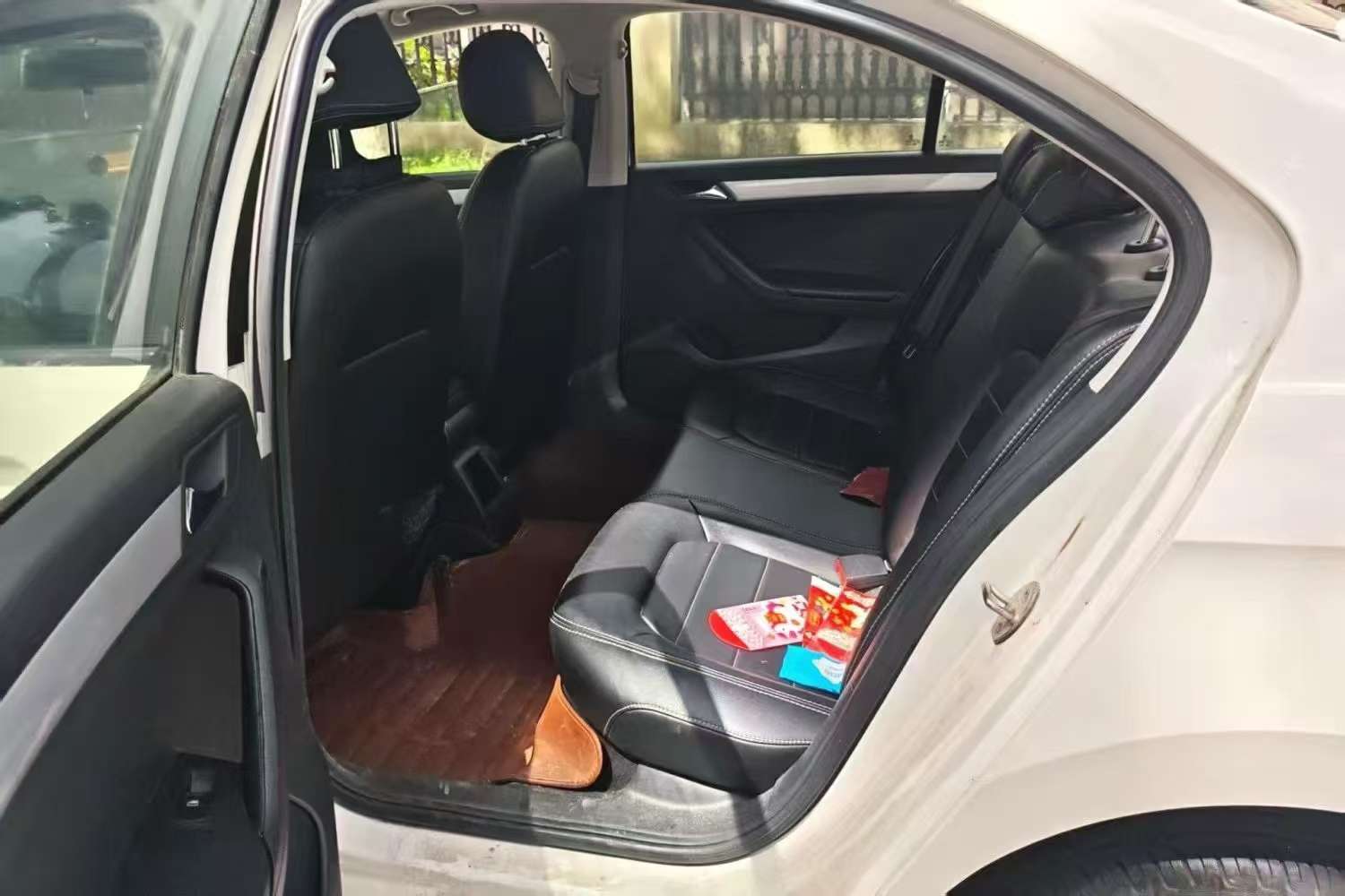 Volkswagen Jetta 1.6 Comfort 4