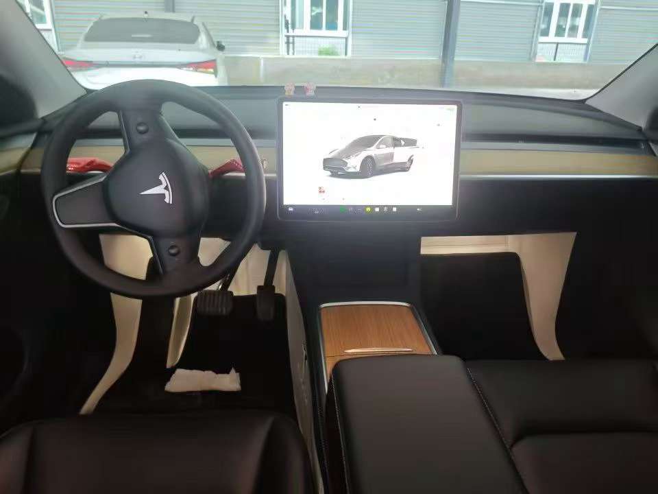 Tesla Model Y 2023 Rear-Wheel Drive Standard Range 7