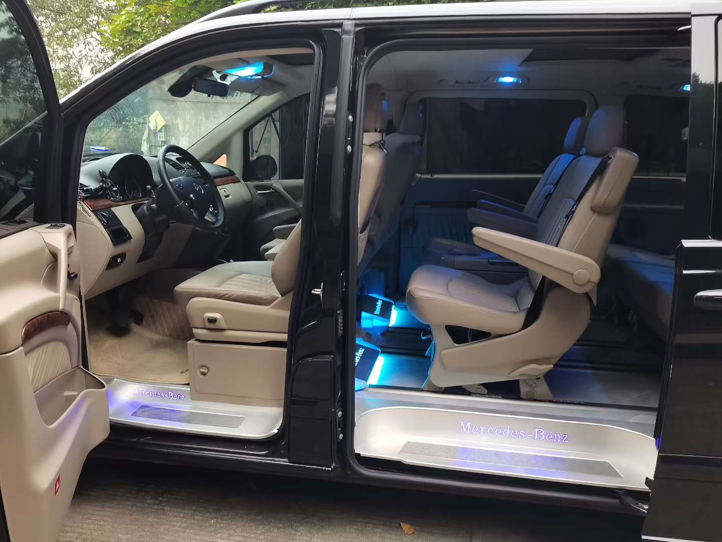 Mercedes-Benz Viano 2.5L Luxury Edition 6