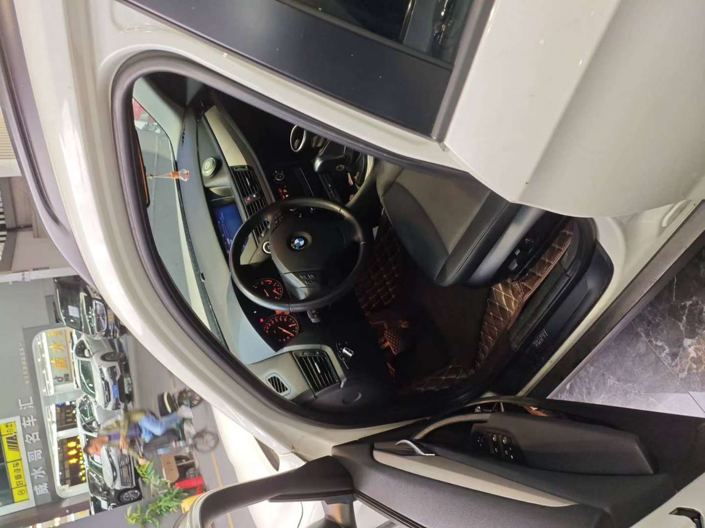 BMW X1 2.0L 18i Luxury Trim 6