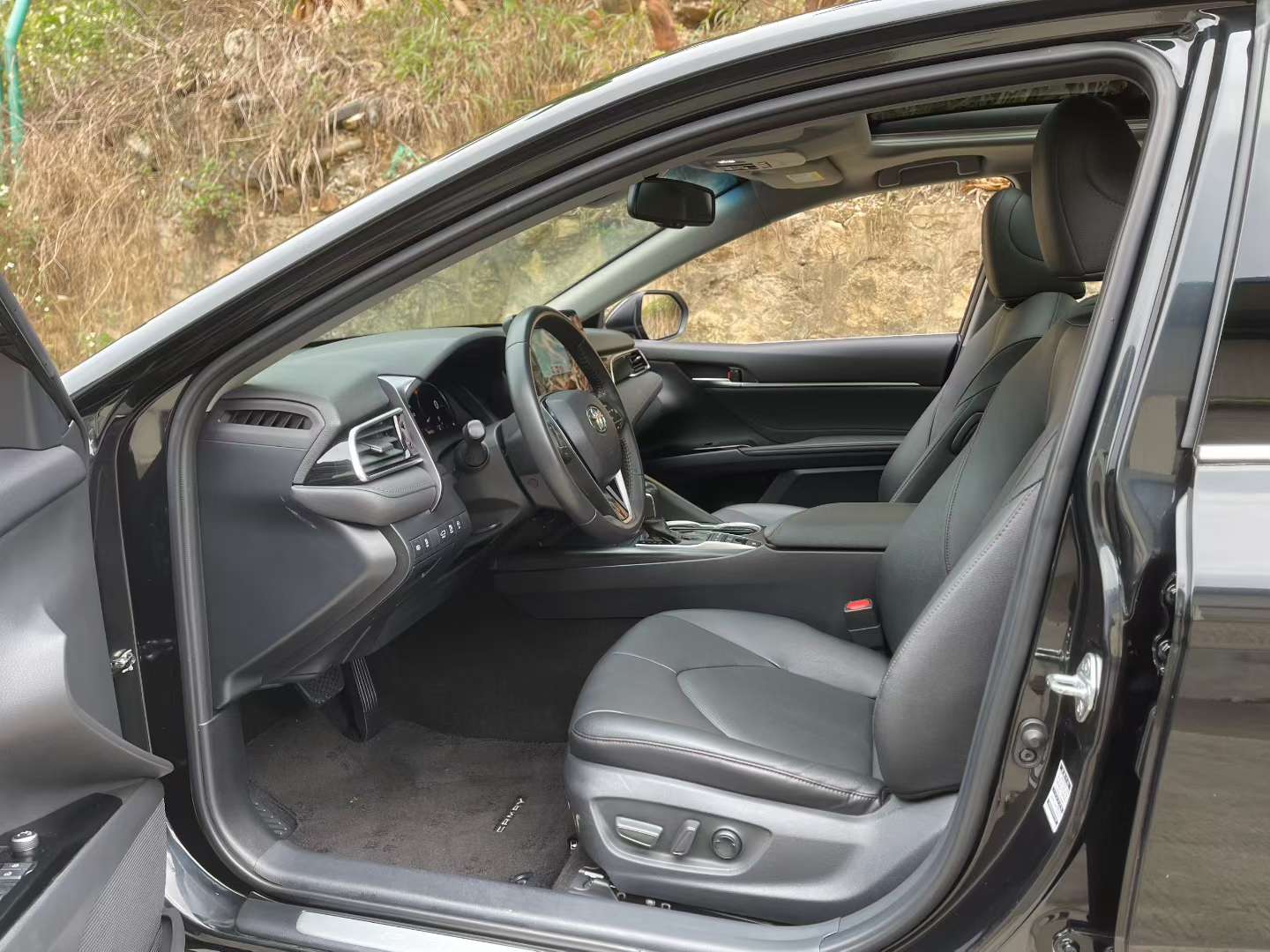 Toyota Camry 2021 2.5G Luxury 5