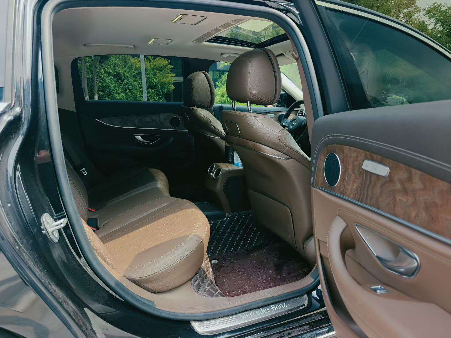 Mercedes-Benz E-Class 2.0T Automatic with Sunroof 6