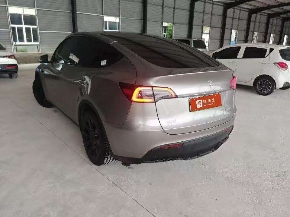 Tesla Model Y 2023 Rear-Wheel Drive Standard Range 3