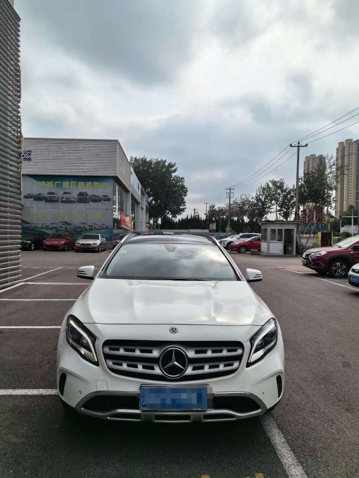 Mercedes-Benz GLA 2017 GLA200 1.6T Automatic Panoramic Sunroof
