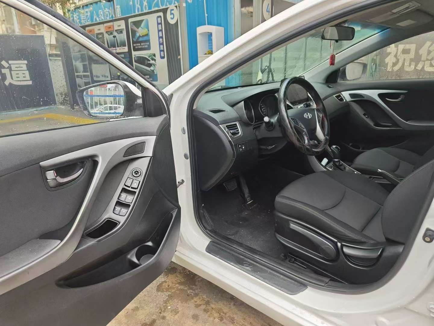 Hyundai Elantra 1.6L Automatic Smart Edition 4