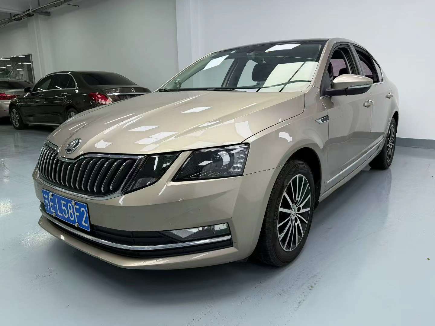 Skoda Octavia 1.6L High Trim