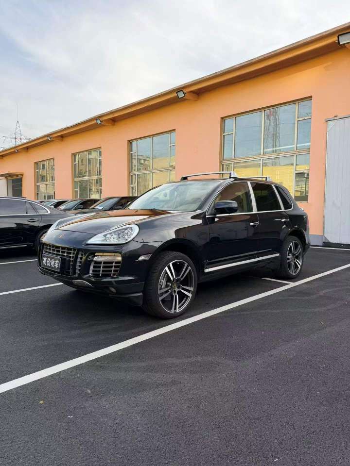 Porsche Cayenne 4.8L Automatic 3