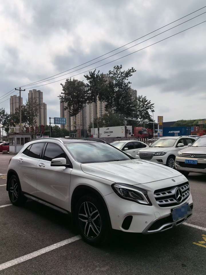 Mercedes-Benz GLA 2017 GLA200 1.6T Automatic Panoramic Sunroof 2