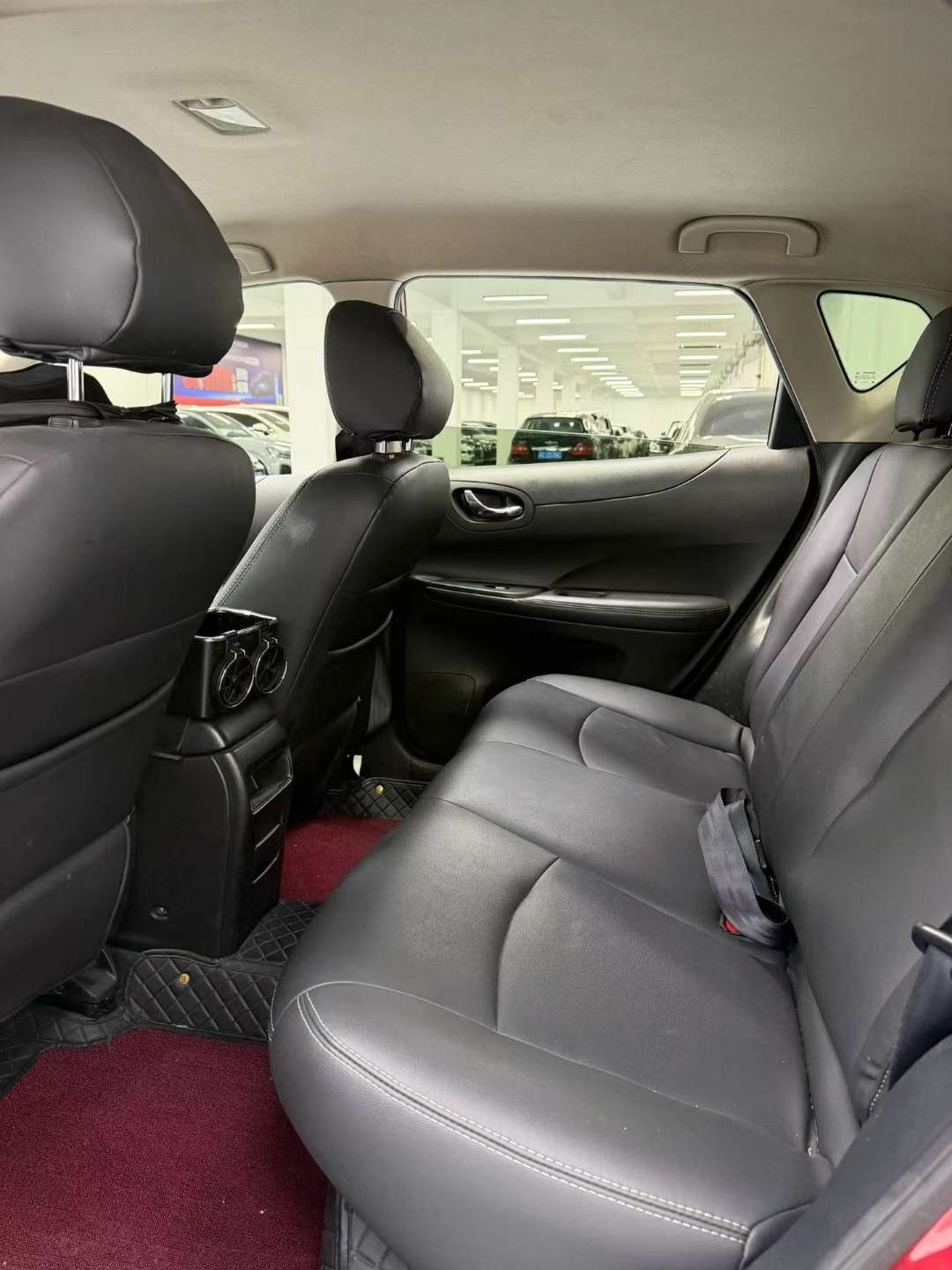 Nissan Tiida 1.6 XE 9