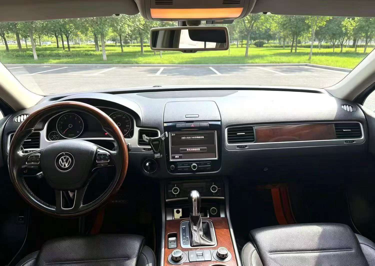 Volkswagen Touareg High Trim with Suspension Lift 4