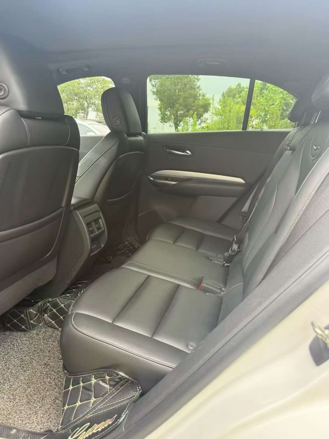 Cadillac XT4 28T FWD Luxury 8
