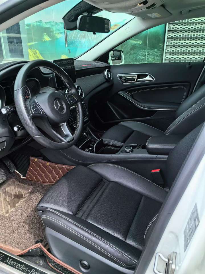 Mercedes-Benz GLA 2017 GLA200 1.6T Automatic Panoramic Sunroof 9