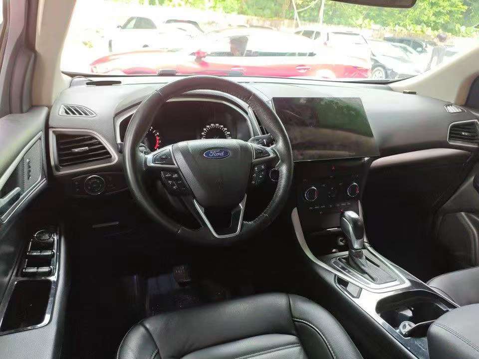 Ford Edge 2.0T 2WD Platinum Edition 4