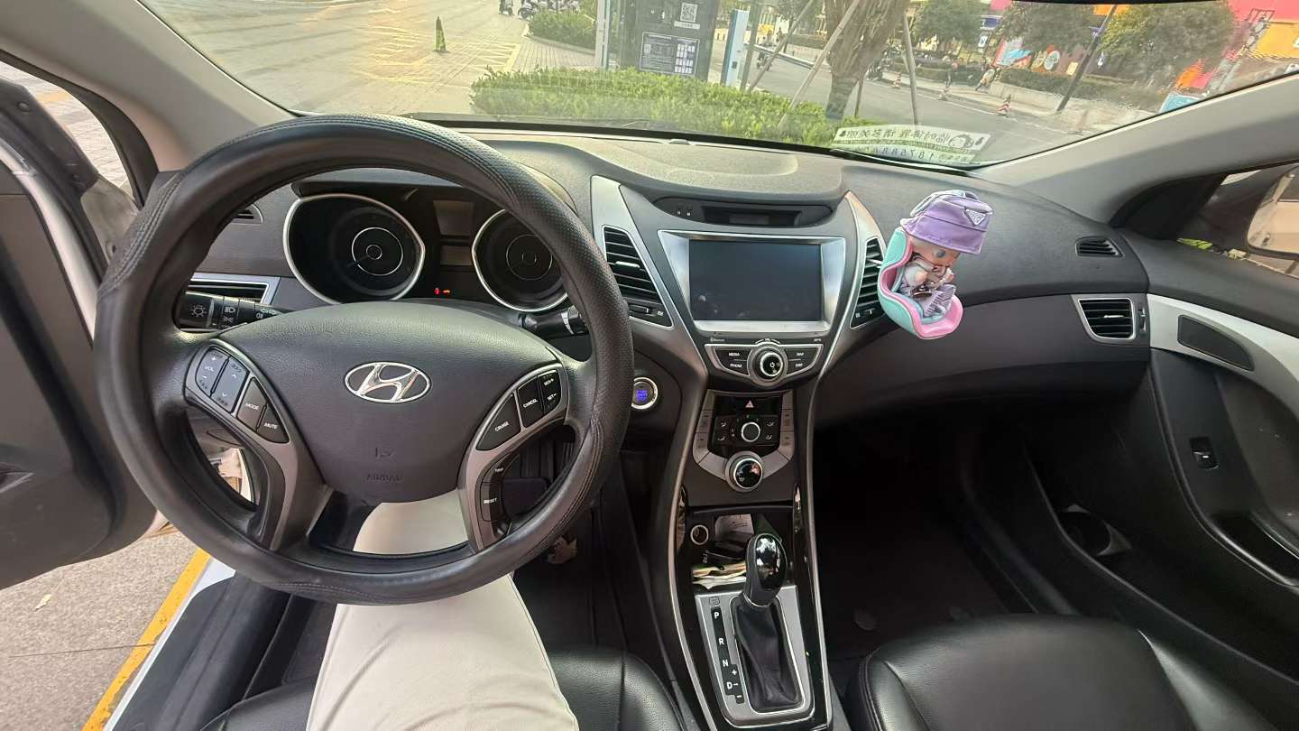 Hyundai Elantra 1.6L Automatic Limited 5