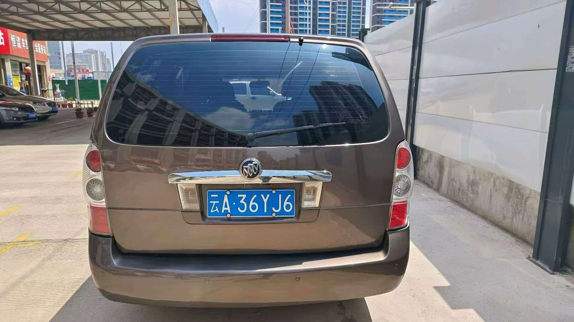 Buick GL8 2.4L Automatic 7-Seater Business Van 8