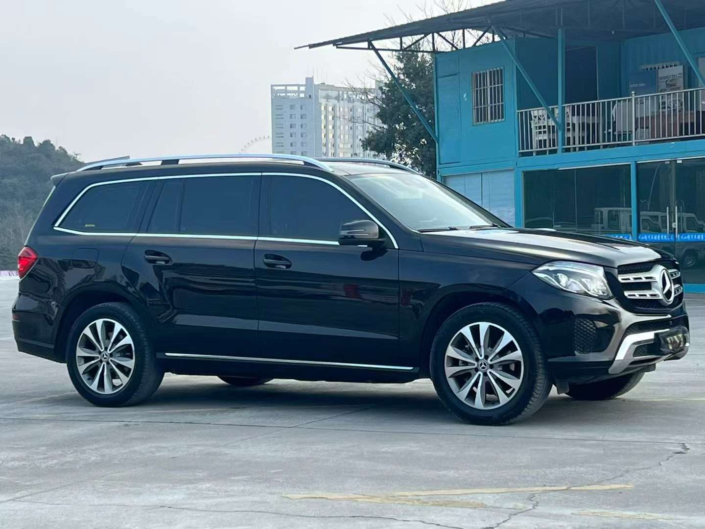 Mercedes-Benz GLS GLS320 7-Seat AWD Full-size SUV 3